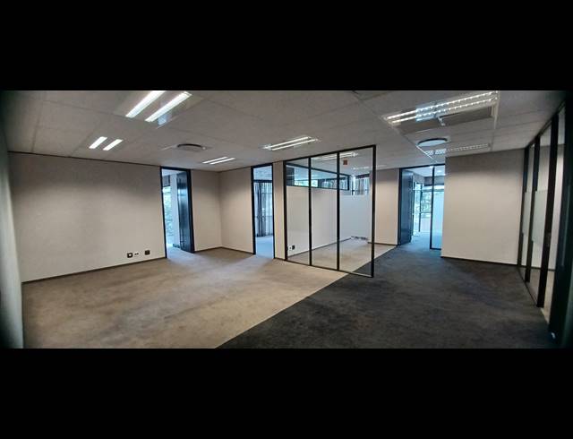 403M² OFFICE TO LET IN SANDHURST